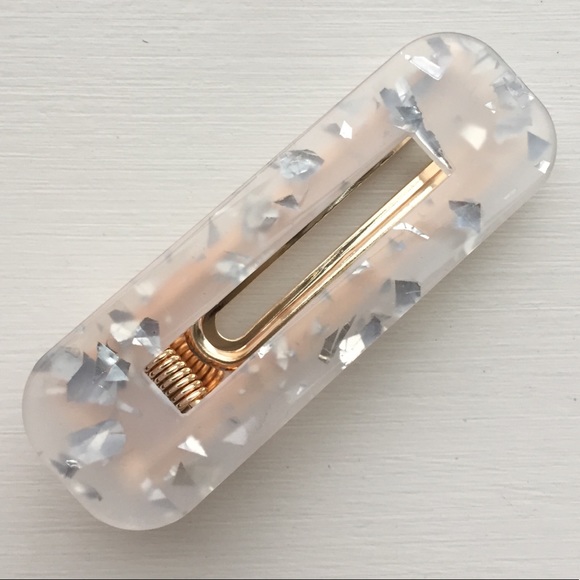 ⚜️[𝟯/$𝟭𝟴]⚜️Cream Acrylic Simple Hair Clip NEW - Picture 2 of 4